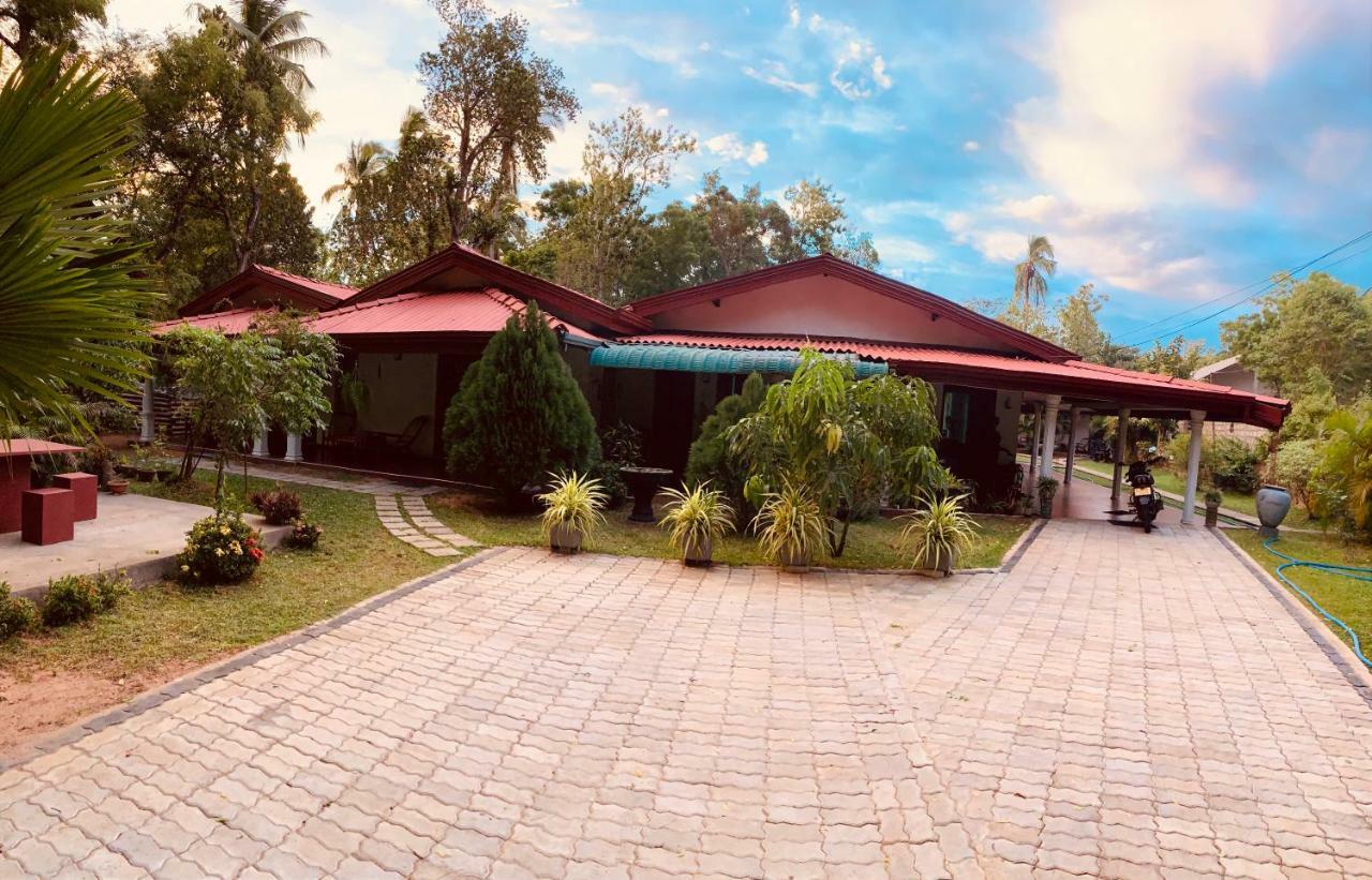 Lal Home Stay Σιγκιρίγια Εξωτερικό φωτογραφία