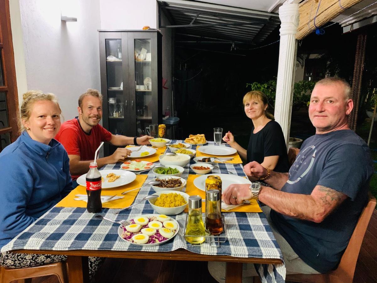 Lal Home Stay Σιγκιρίγια Εξωτερικό φωτογραφία